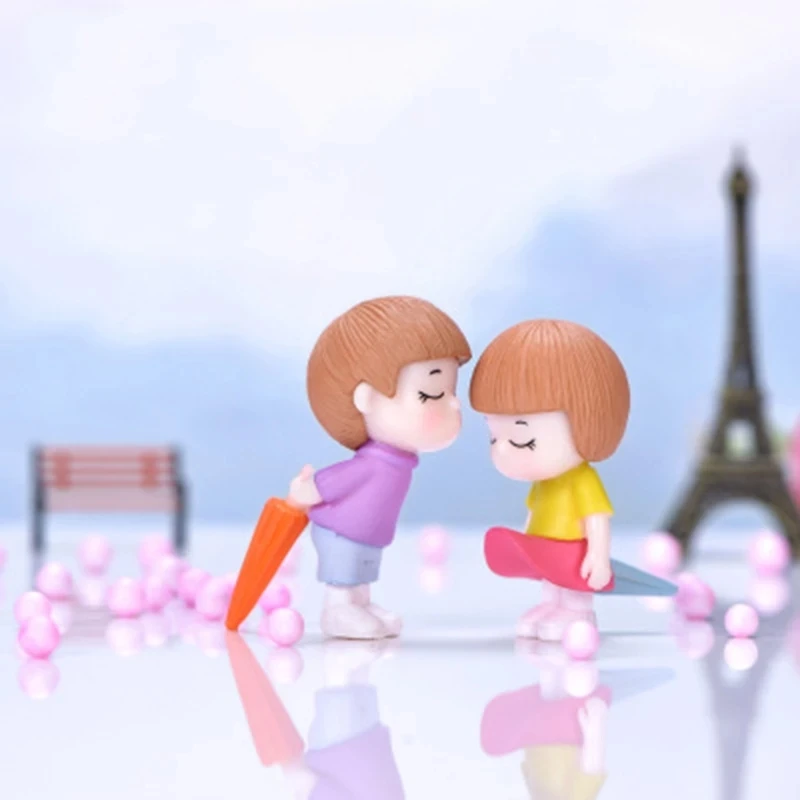 ZOCDOU 2 Pieces Cute Umbrella Couple Doll Decoration Bachelor Costume Garden Home Car Desk Crafts Miniatures Decor Ornament |
