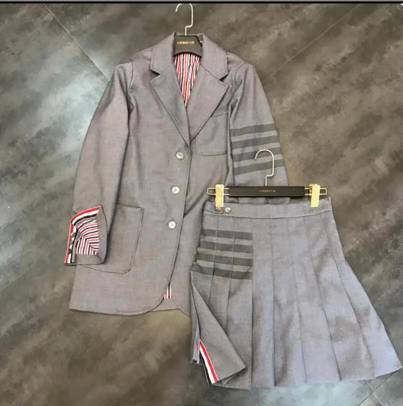 Женский костюм двойка в полоску блейзер с длинным рукавом и плиссированная юбка