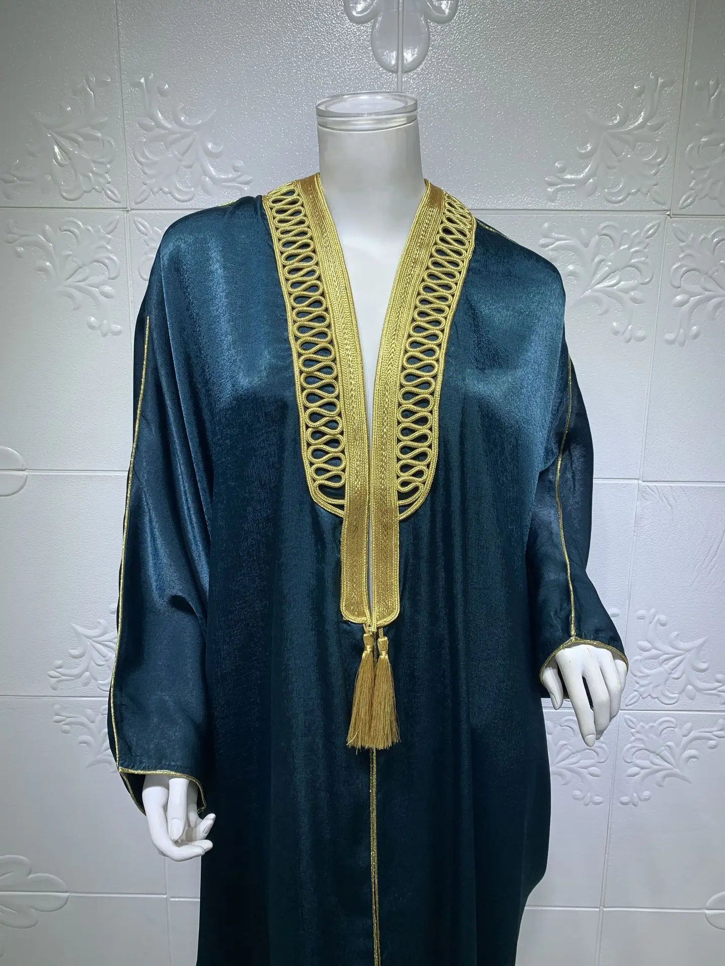 

Women Dubai Open Front Bisht Abaya Muslim Long Sleeve Tassel Kimono Cardigans Cloak Islam Middle East Moroccan Caftan Party Gown