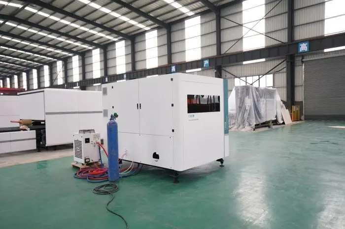 Промышленный пилообразный стол машина для резки панелей из нержавеющей стали