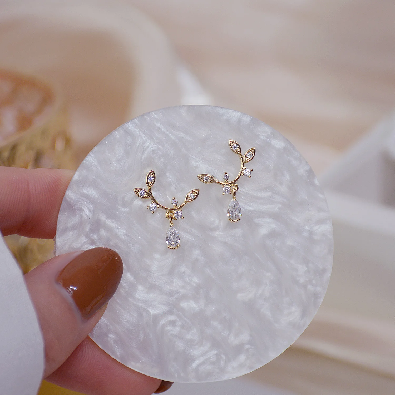 

14k Real Gold Plated Fashion Jewelery Crystal Leaves Exquisite Stud Earrings for Woman Holiday Party Elegant Simple Earring