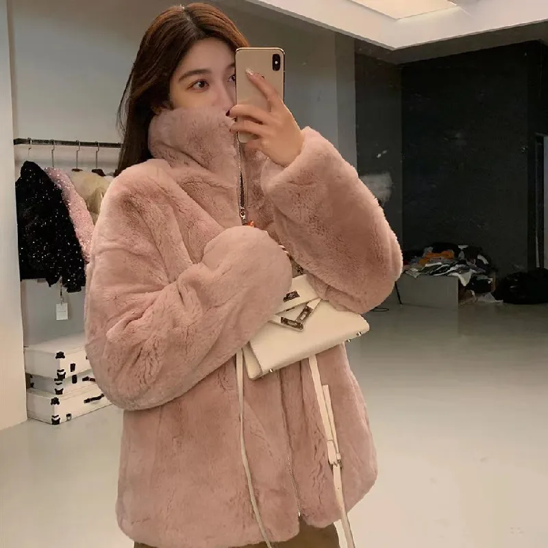 Женская зимняя куртка с воротником-стойкой из искусственного меха кролика |