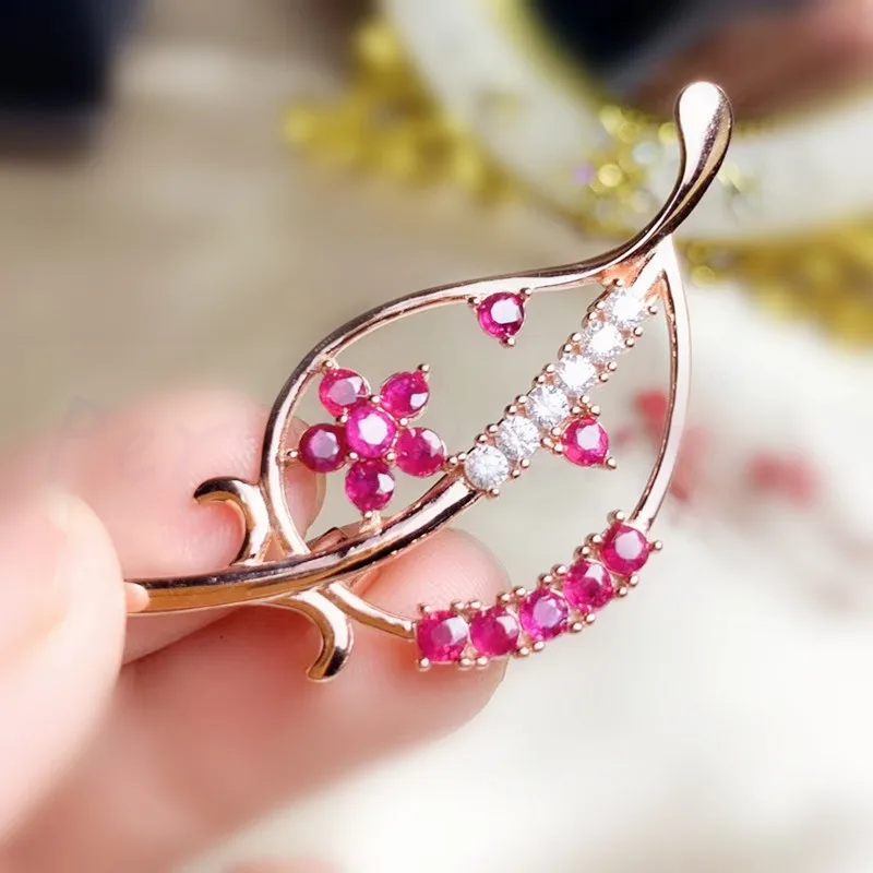 Брошь из серебра 925 пробы с натуральным сапфиром карат * 13 шт.