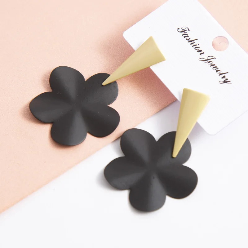 

Metal Flower Shape Flower Retro Geometric Long Earrings Hit Color Temperament Ins Style Jewelry