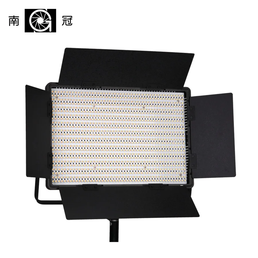 Светодиодная осветительная панель Nanguang CN-1200CSA LED S 5906 LM 5600K 7750 Lux Video Studio с V-образным