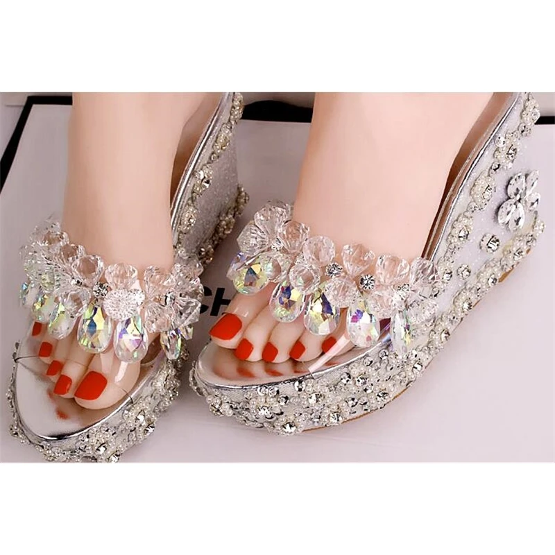 С украшением в виде кристаллов подвеска magic Стразы прозрачный соломенной