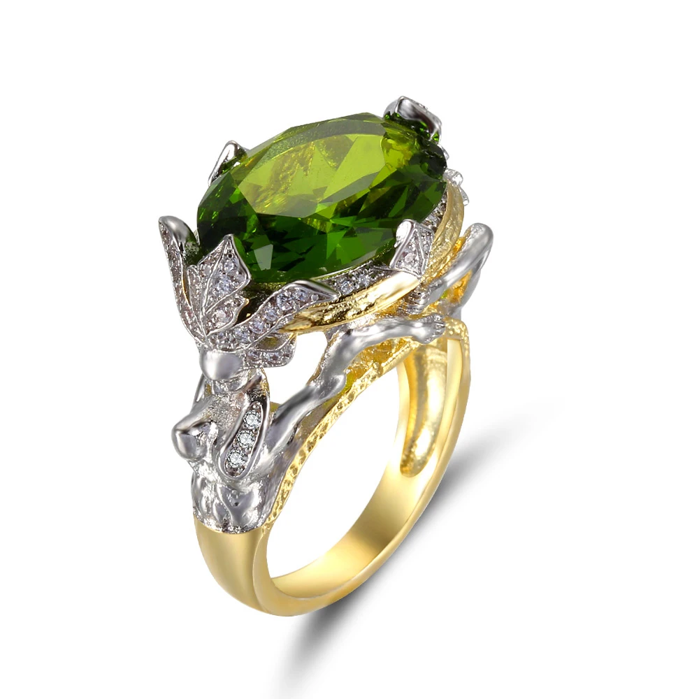 Женское кольцо инкрустированное зеленым цирконием серебряное ювелирное изделие