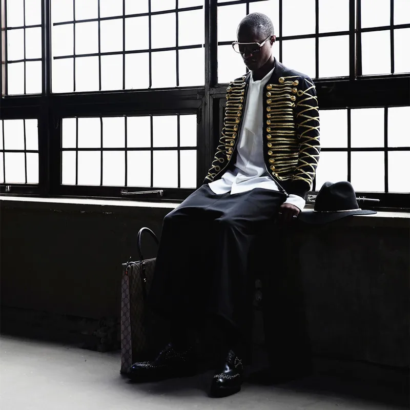 Куртка мужская приталенная с металлической пряжкой бледно золотистая