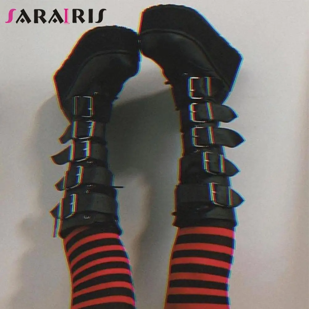 

Женские мотоциклетные ботинки на танкетке SaraIris, Брендовые однотонные сапоги до середины икры на платформе, на молнии, с пряжкой, в стиле пан...