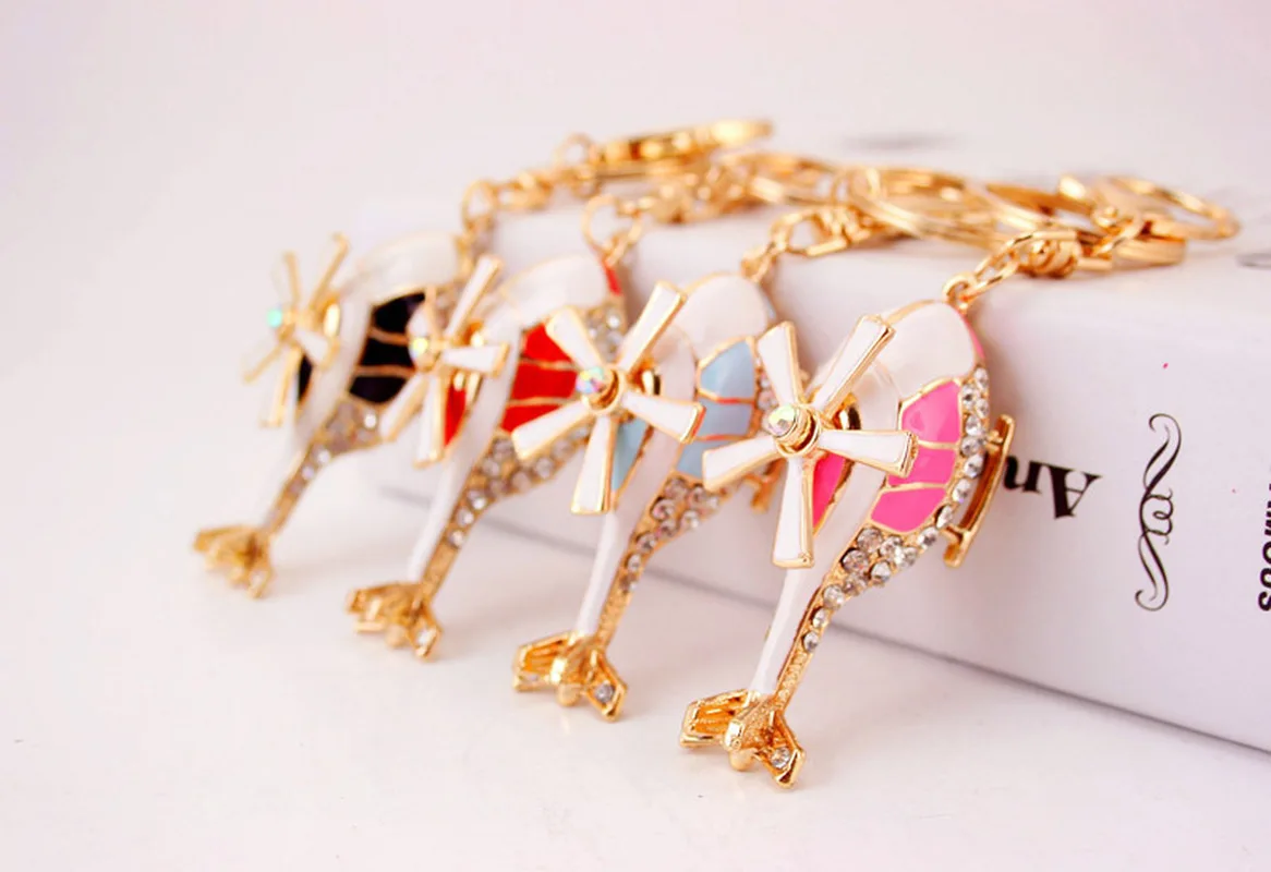 Стразы брелок с милым мультяшным летательным аппаратом вертолет 2021 модные