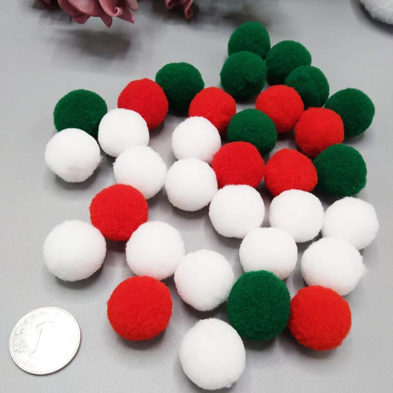 

1-2.5cm Red gGreen White Christmas Plush Ball Christmas Treea Round Decorative Plush Ball Manual DIY Plush Ball Layout Props