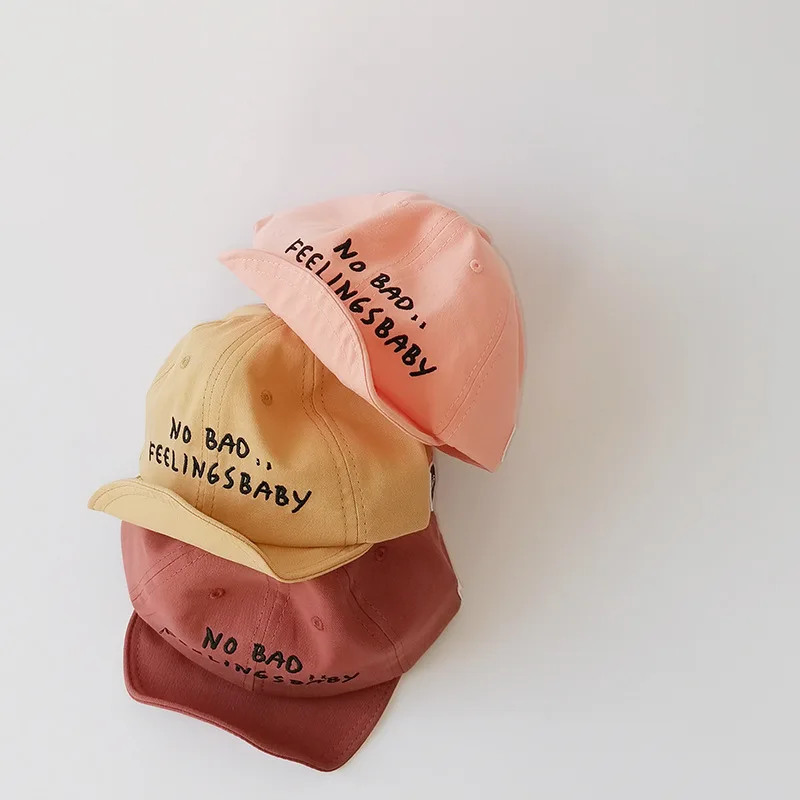 Детская шапка с вышитыми буквами регулируемая весенне-летняя бейсболка для