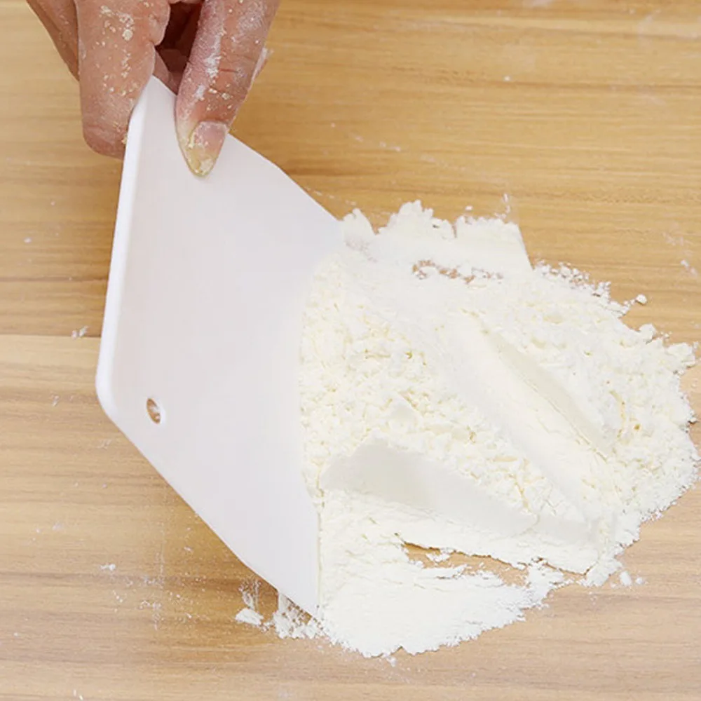 

1PC 2PC 4PC Kitchen Cutter Cake Spatulas Pastry Spatulas Butter Trapezoidal Scraper Cake Tools Plastic Dough Scraper OK 0953