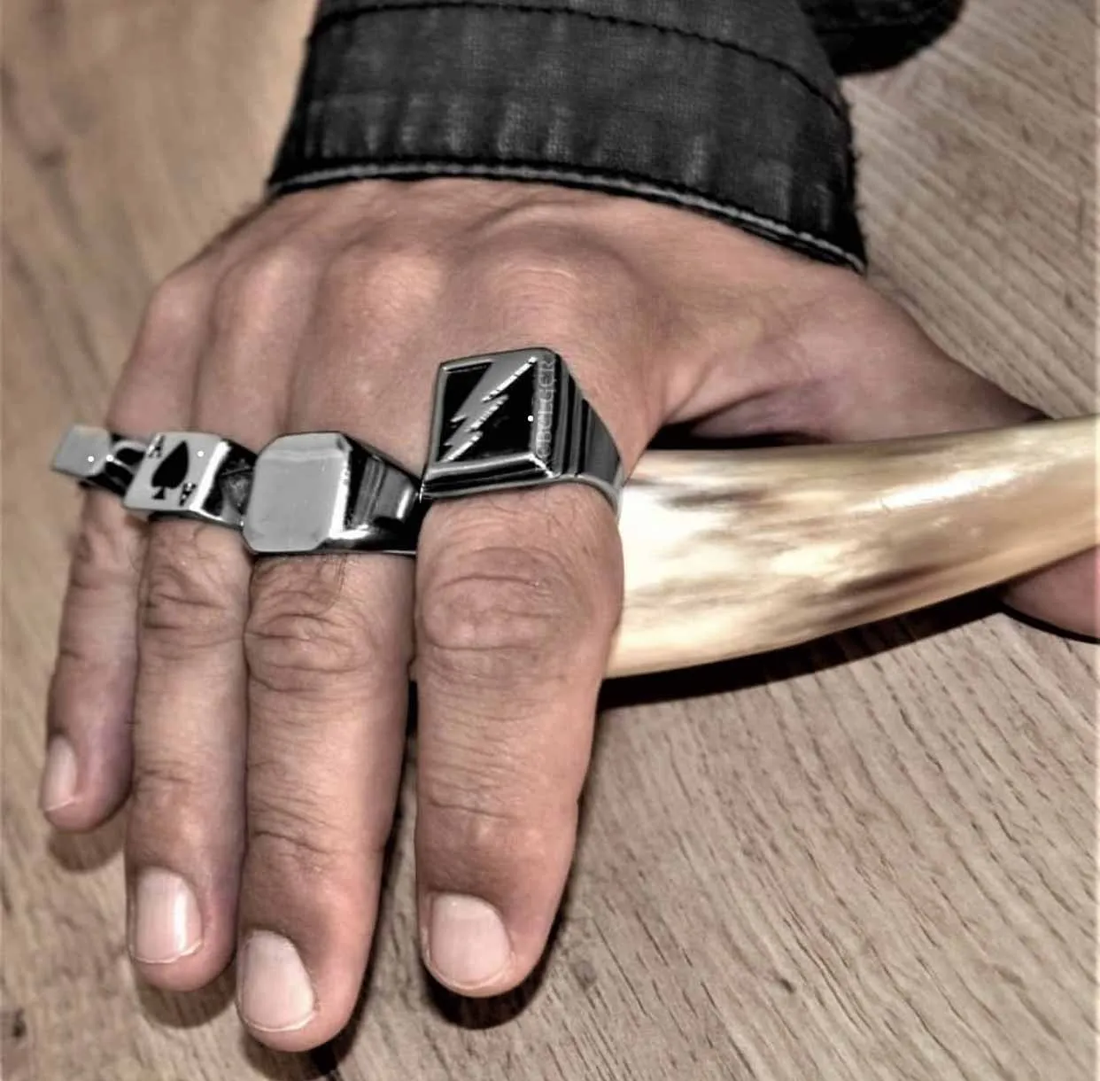 Обувь в стиле панк рок из нержавеющей стали с разъемом Lightning логотип супергерой