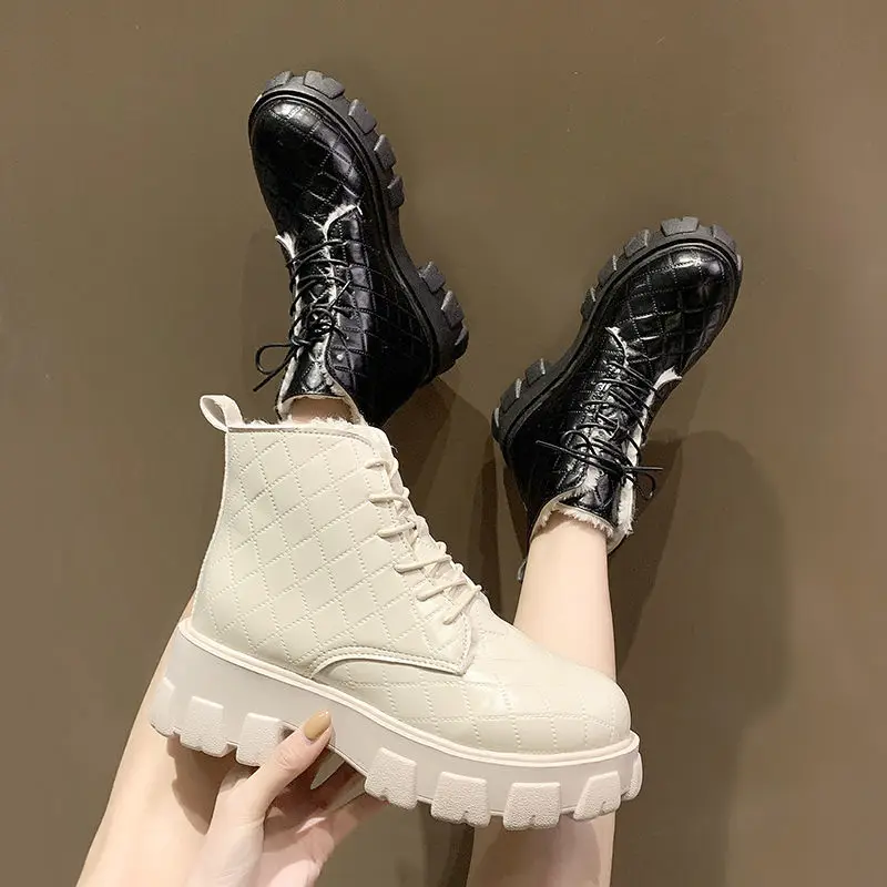 

Женские зимние ботинки, бархатные теплые ботильоны на низком каблуке и платформе, однотонные модные мотоциклетные ботинки из полиуретана