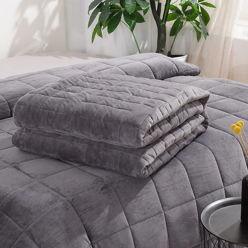 Простое однотонное бархатное утяжеленное одеяло мягкое дышащее для сна взрослых
