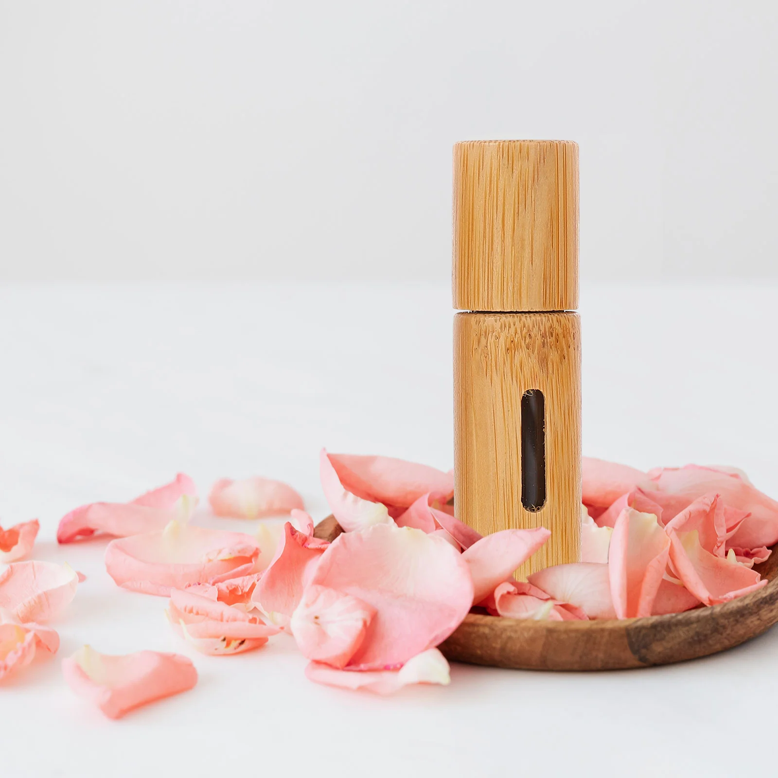 

5pcs Reusable Essential Oil Roll-on Bottles Simple Cosmetics Bottles (Wood Color)