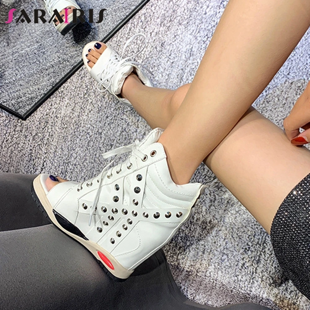 

Женские туфли-лодочки с открытым носком, с заклепками