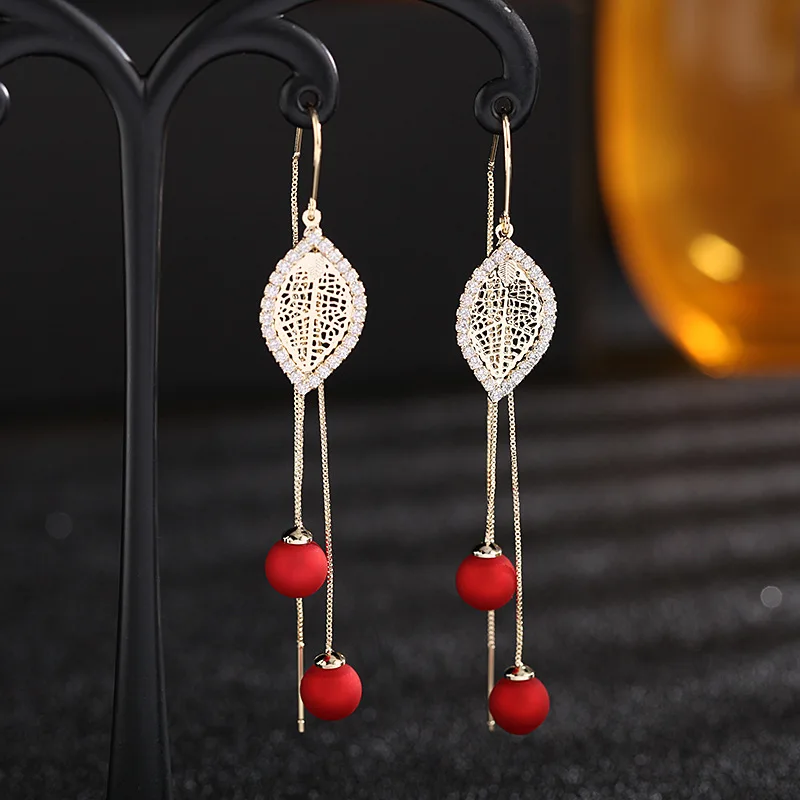 

New Hollow Leaf Earrings Statement Elegant Red Learl Ear Line Korea Fashion Long Tassel Dangler Women Wedding Jewelry
