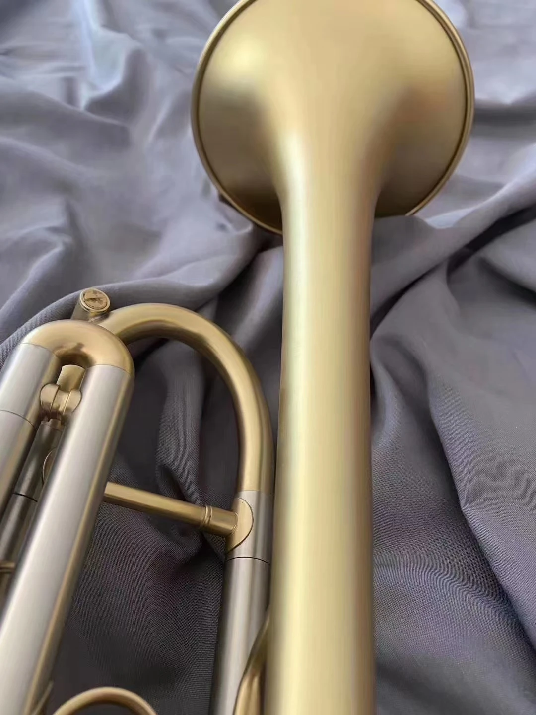 

satin finished heavy brass material Bb key professional handcraft trumpet