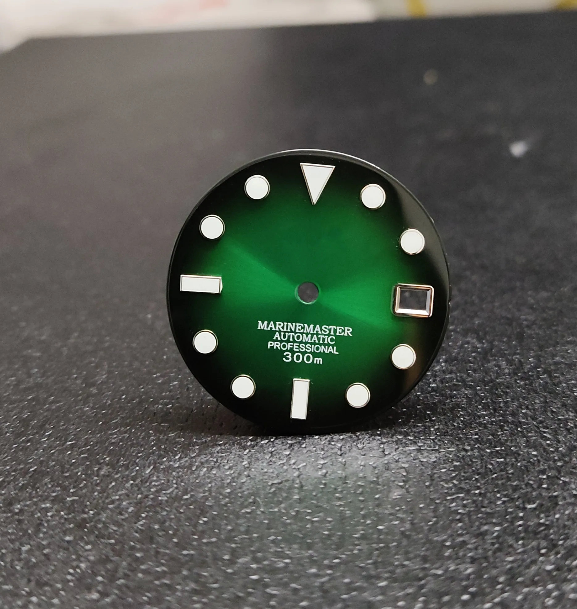 Watch accessories dial sunburst black  blue yellow red with BGW9 luminous fit Japanese NH35/36 automatic movement 28.5 mm