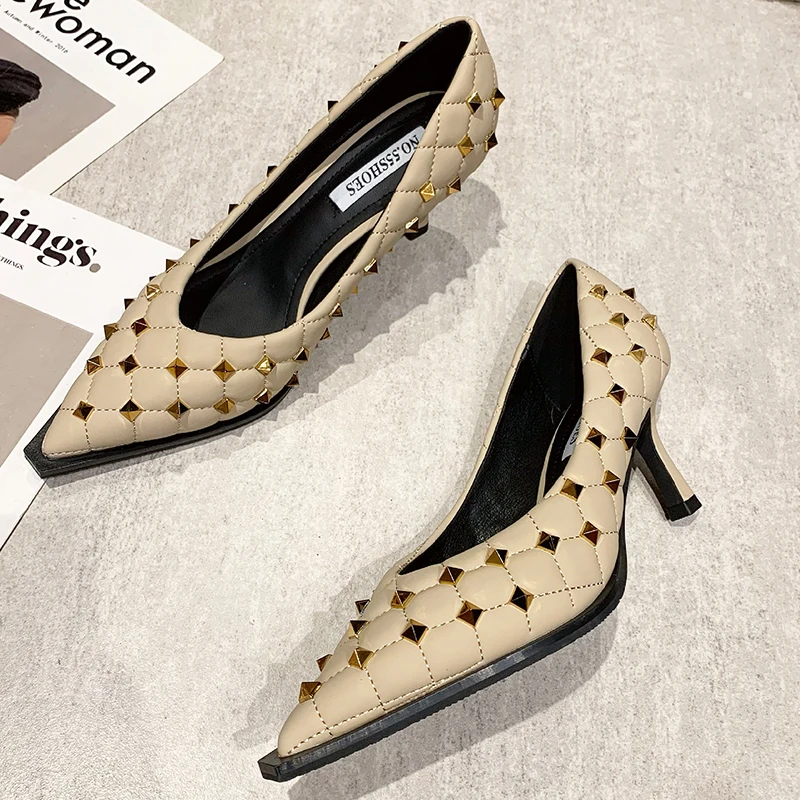 Туфли-лодочки женские на высоком каблуке 6 см с заостренным носком без застежки |