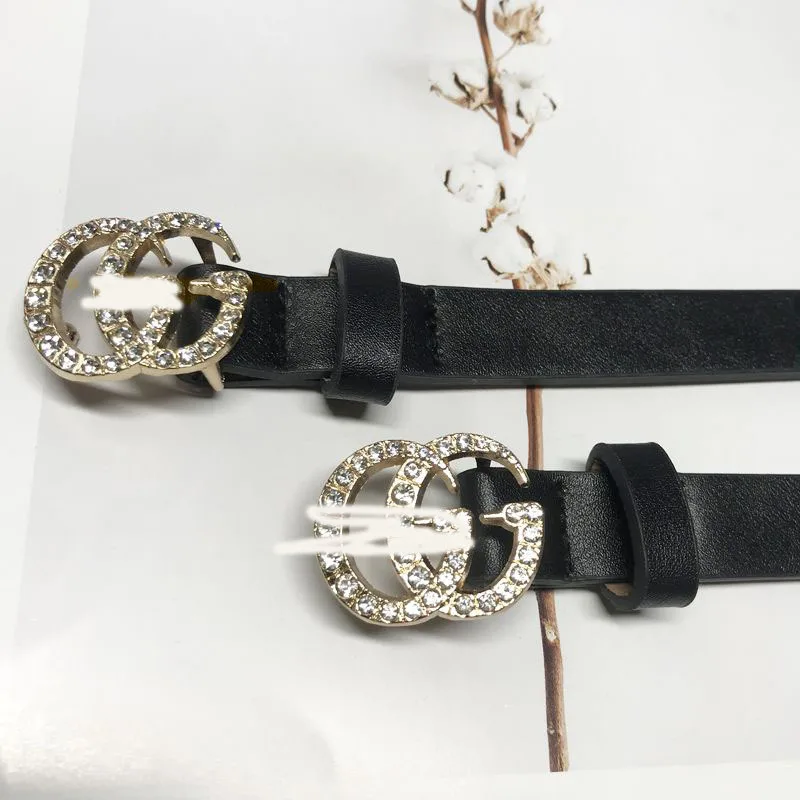 

Новый Яркий Женский ремень с бриллиантами и маленькой надписью «double G».