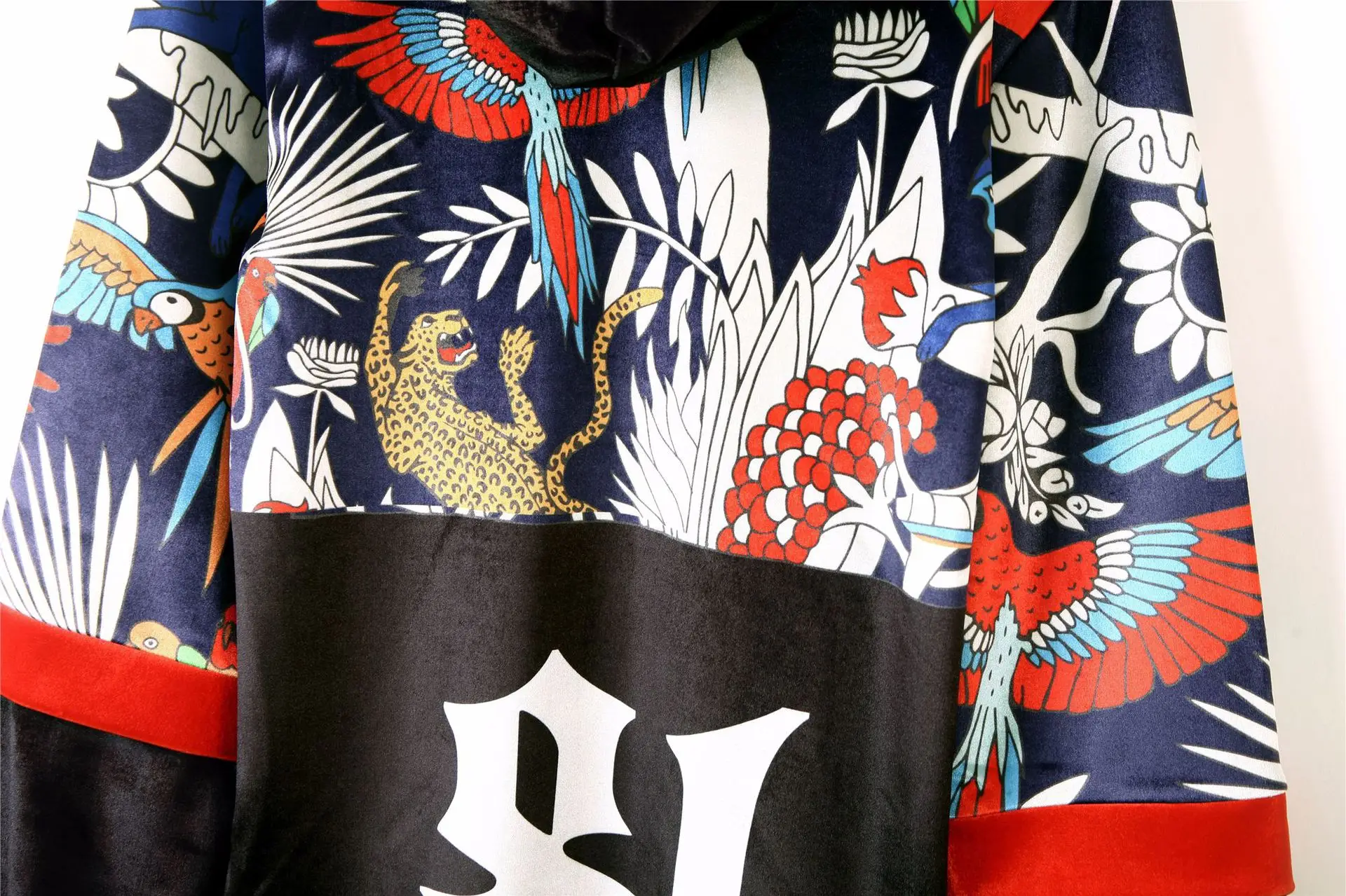 С капюшоном плюс бархат личности женский свободный большой размер Тотем 2019 зима