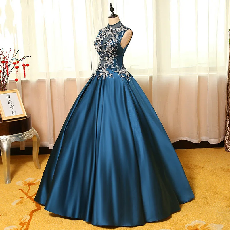 Длинное вечернее платье 2019 бальное с высоким воротом кружевное без рукавов