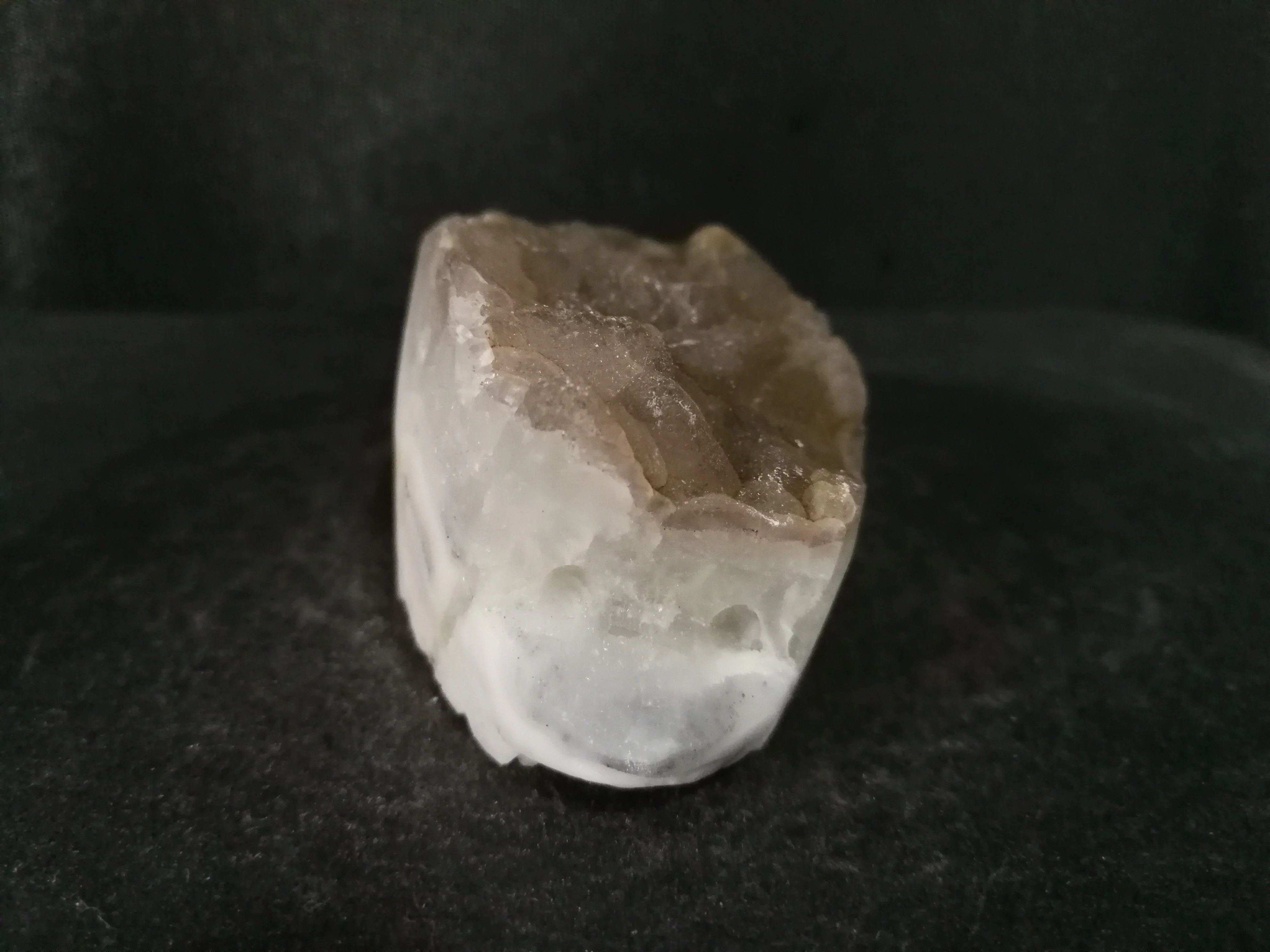 

150,0 gNatural белый флюоритовая, Хрустальная от резной Ежик товары для дома