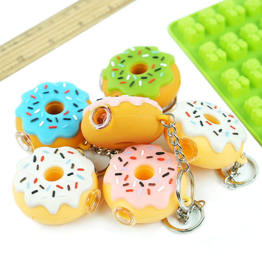 

Portable Silicone Tobacco Herb Pipe with Key Chain Donuts Design Smoking Accessories and Glass Bowl Cigarette Holder Creative