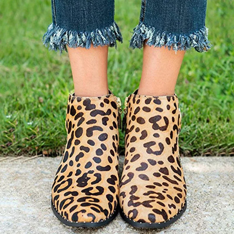 Женские ботинки с леопардовым принтом на молнии острым носком из змеиной кожи