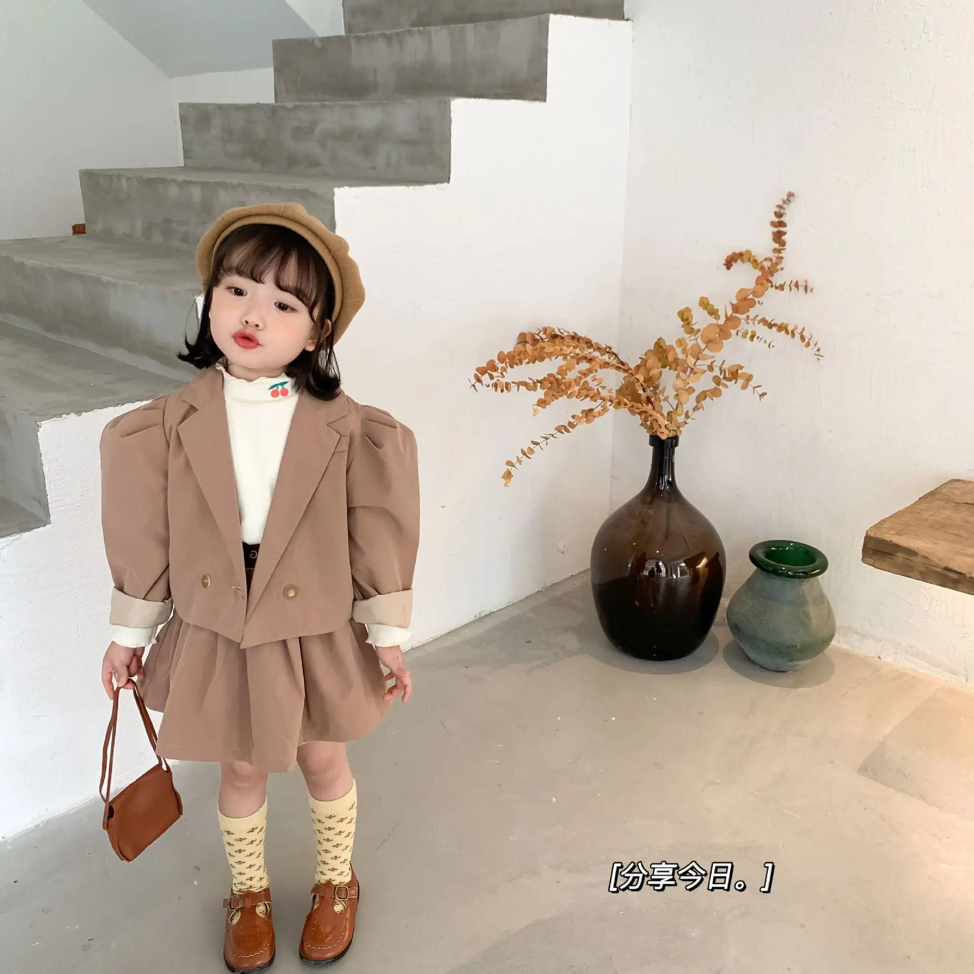 Новый осенний однотонный модный костюм с длинными рукавами-фонариками и