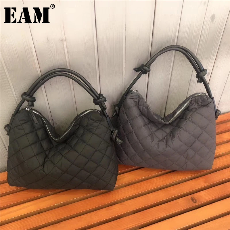 

[EAM] Women New Adjustable Strap Large Capacity Lingge Handbag Personality All-match Top-handle Bag Fashion Tide 2021 18A3114