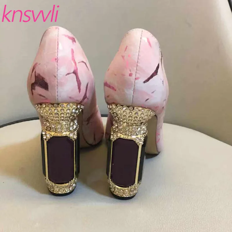 Knsvvli/туфли на высоком каблуке с кристаллами; женские вечерние модельные туфли с острым носком на каблуке с драгоценными камнями; женские туфли-лодочки; Цвет черный, розовый, белый; zapatos mujer