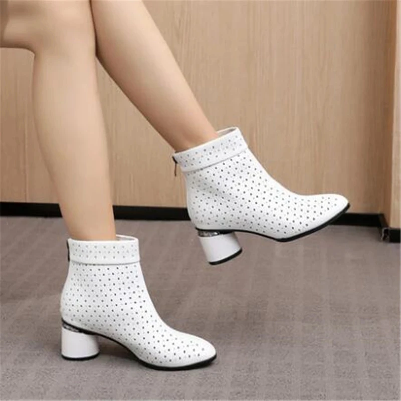 Женские кожаные ботинки на толстом каблуке и шнуровке в британском стиле | Обувь