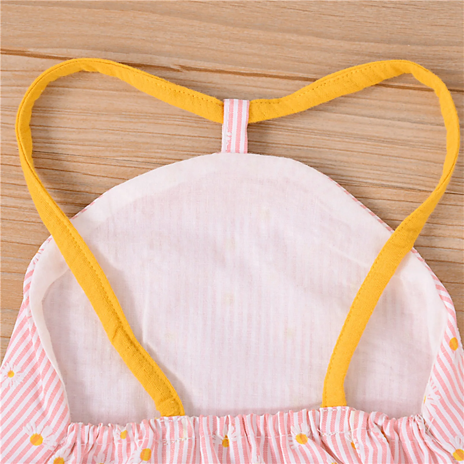 

Infant Camisole Romper with Daisy Print, Lace Decoration Color Block Summer Clothing