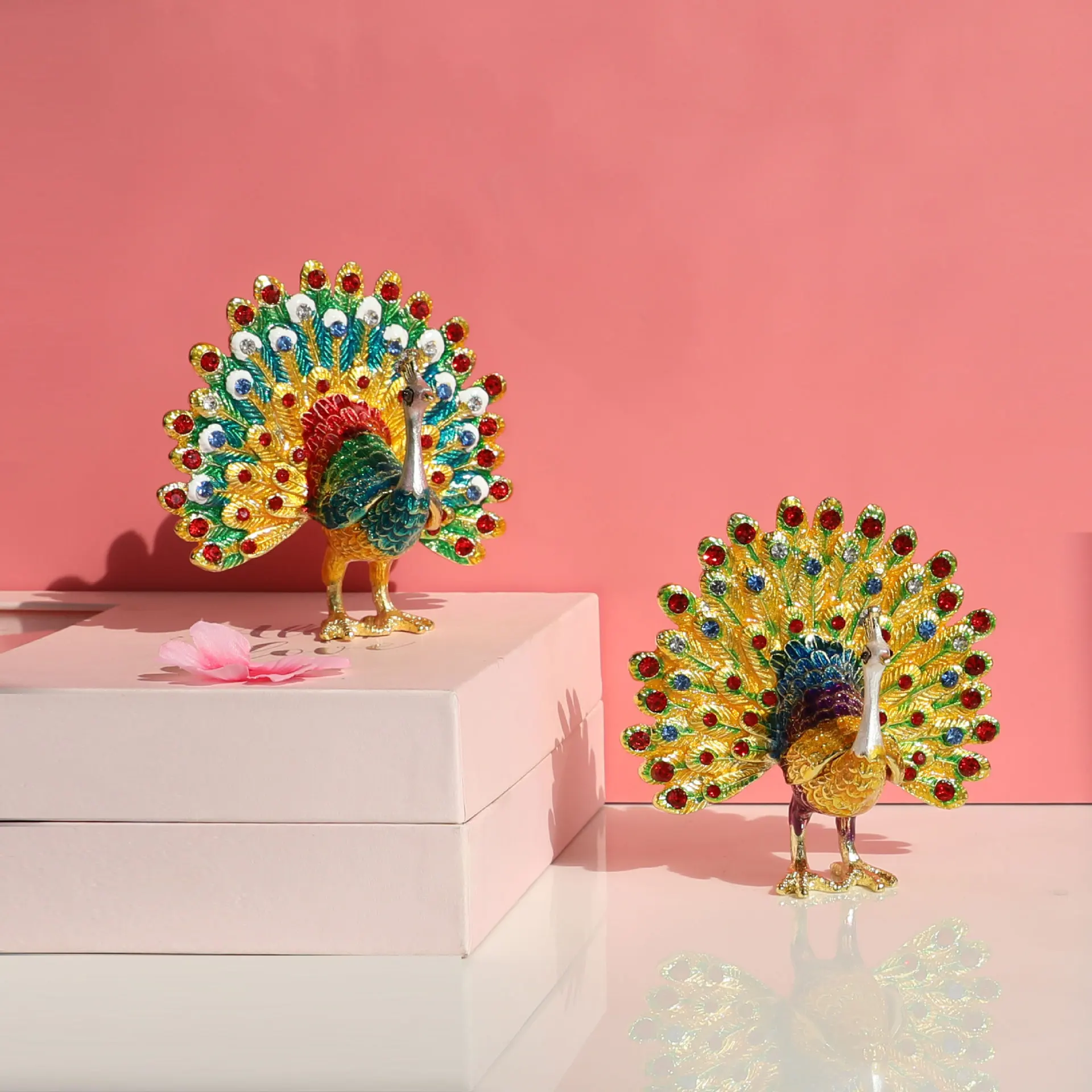 

Шкатулка для ювелирных украшений с золотым павлином, металлическая эмалированная сборная коробка с держателем для свадебных колец, органа...