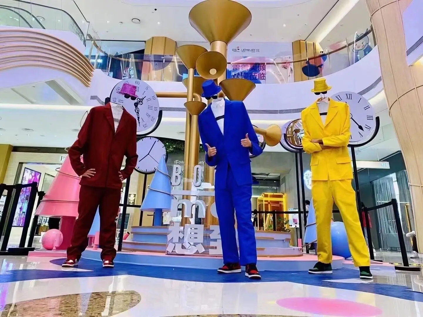 Didier drogba in suit. карточные крести. туз трефы. Spades assembly. прическа под классический костюм.