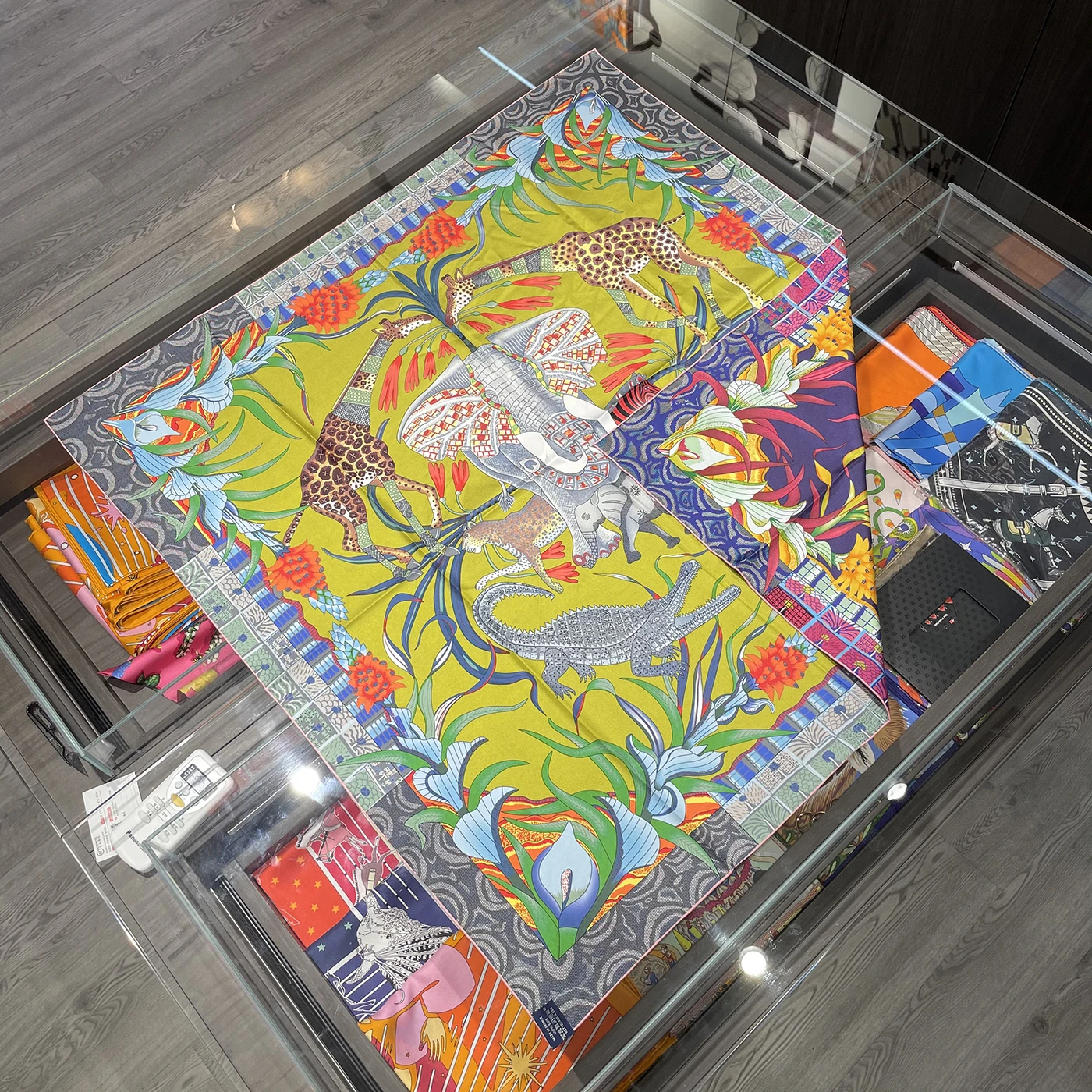 Двусторонний женский шарф из 100% шелка 90 см |