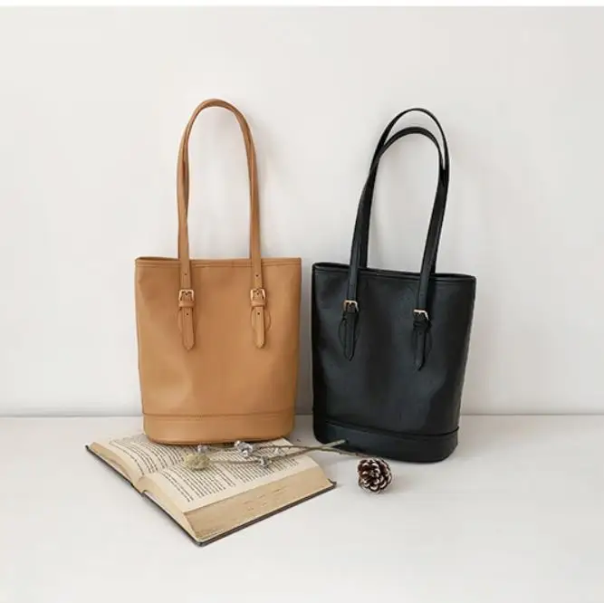 

New 2021 joker leather tote bucket bag stylish original design first layer coinskin