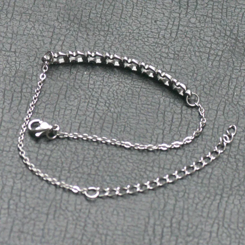 

European and American fashion style bracelet stainless steel bear bracelet simple and generous girl's favorite