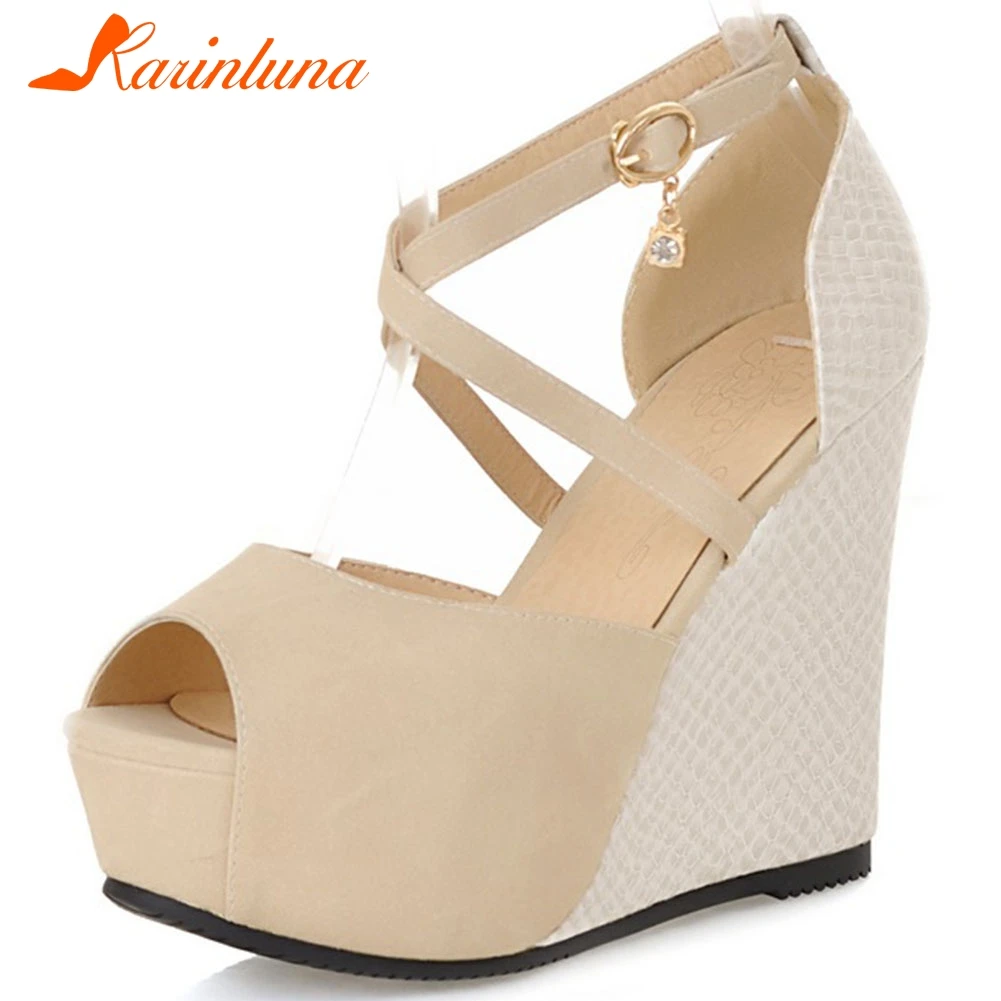 

Женские босоножки на танкетке KARINLUNA, однотонные сандалии на высокой танкетке с пряжкой и жемчугом, с открытым носком, летняя обувь