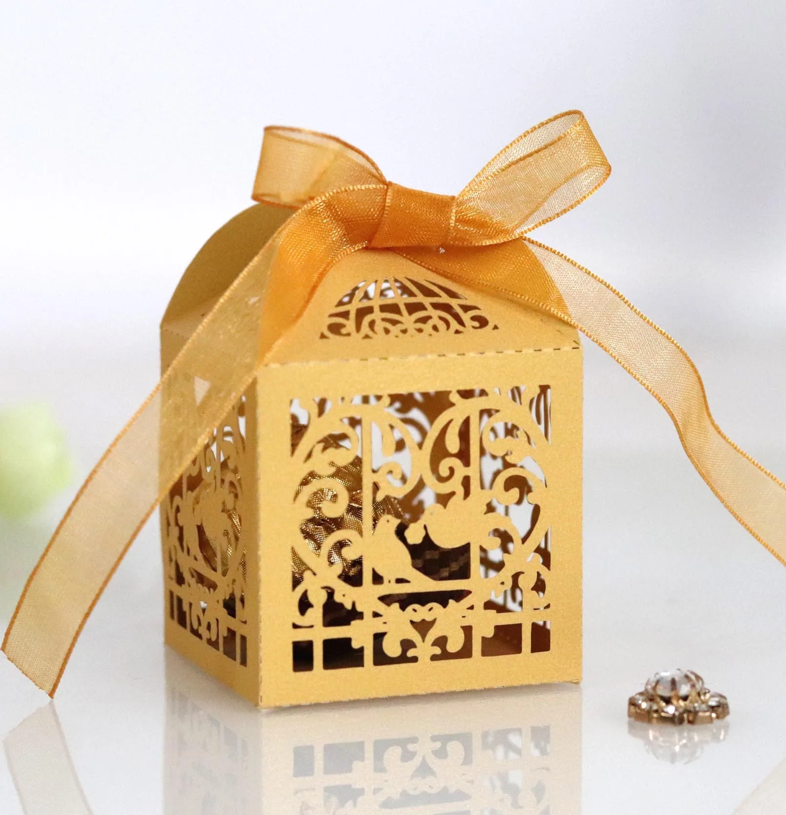 Свадебные коробки для конфет с лазерной обрезкой резные в форме сердца и