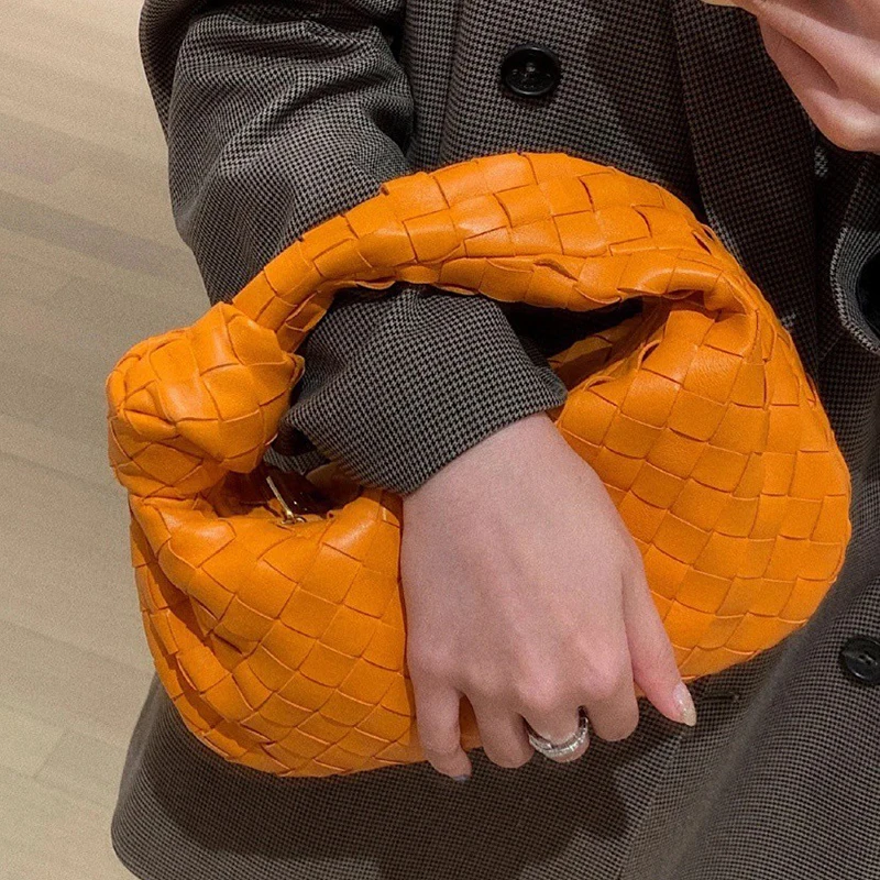 

Женская сумка 2021Bv Новая мягкая плетеная Сумка из овечьей кожи круассаны сумка большой вместимости с зажимом плиссированная Сумка-клатч с у...