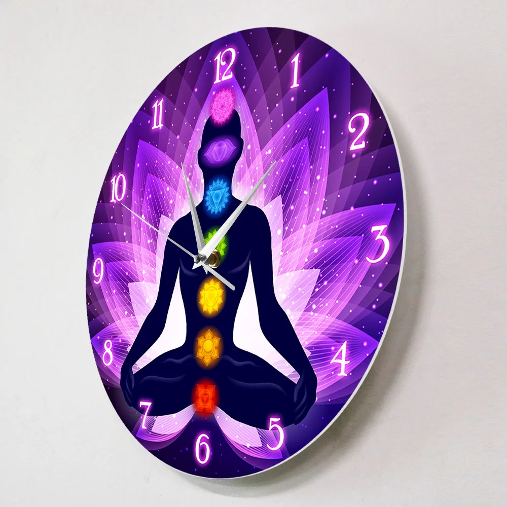 Современные настенные часы с медитацией в позе лотоса фон сакральным цветком