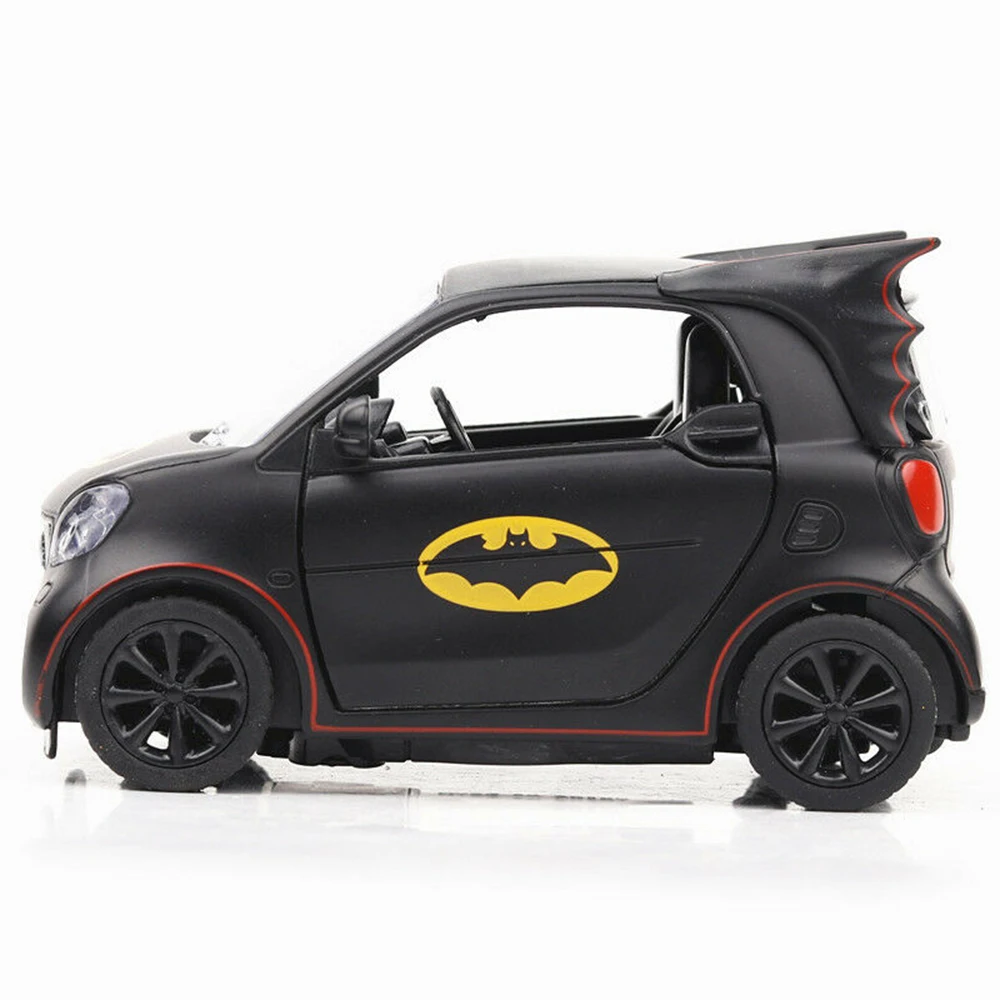 Литая модель автомобиля Smart Bat на Рождество в масштабе 1:36 черный автомобиль с