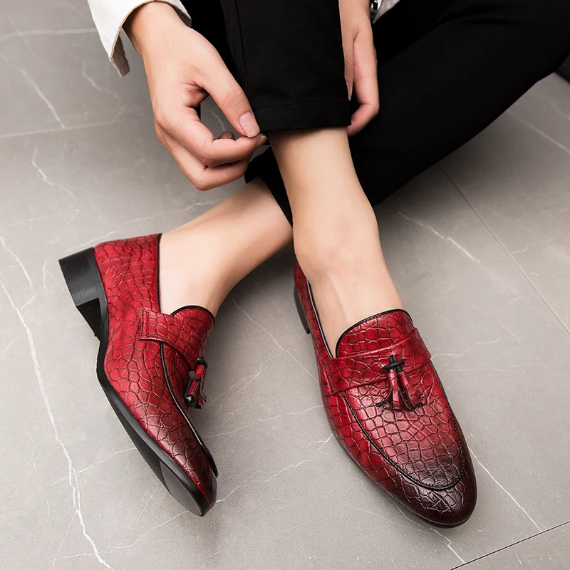 

2020 Hot Casual Shoes For Men Brand Fashion Tassel Men Shoes High Quality Retro Leather Shoes Man Black Lazy Shoe Men Large Size