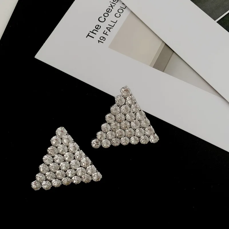 

Orgin Summer Simple Bing Bling Rhinestone Triangle Dangler Earrings for Women Exaggeration Geometrical Earrings Party Jewelry