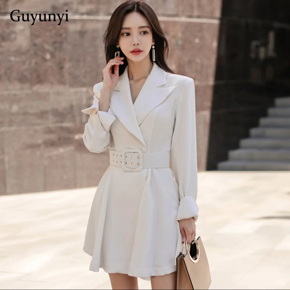 Женское офисное платье с длинным рукавом осенне-зимнее белое отложным